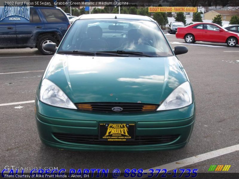 Grabber Green Metallic / Medium Graphite 2002 Ford Focus SE Sedan