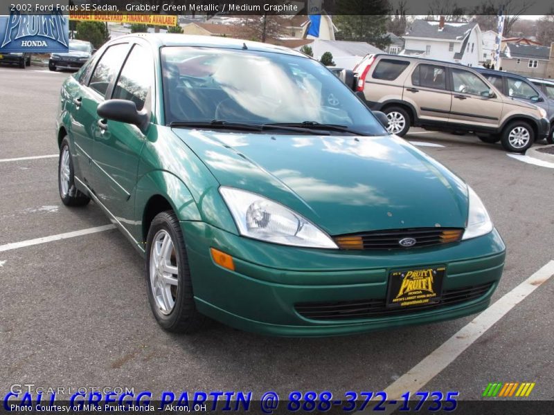 Grabber Green Metallic / Medium Graphite 2002 Ford Focus SE Sedan