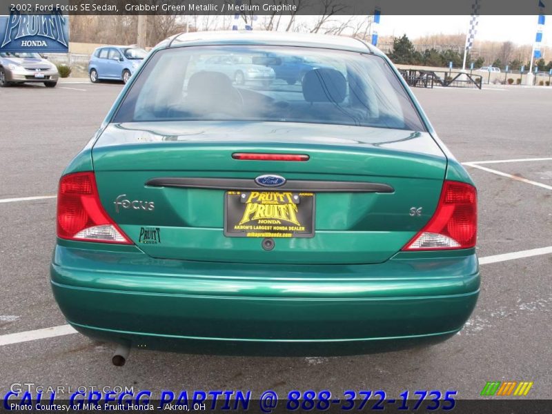 Grabber Green Metallic / Medium Graphite 2002 Ford Focus SE Sedan