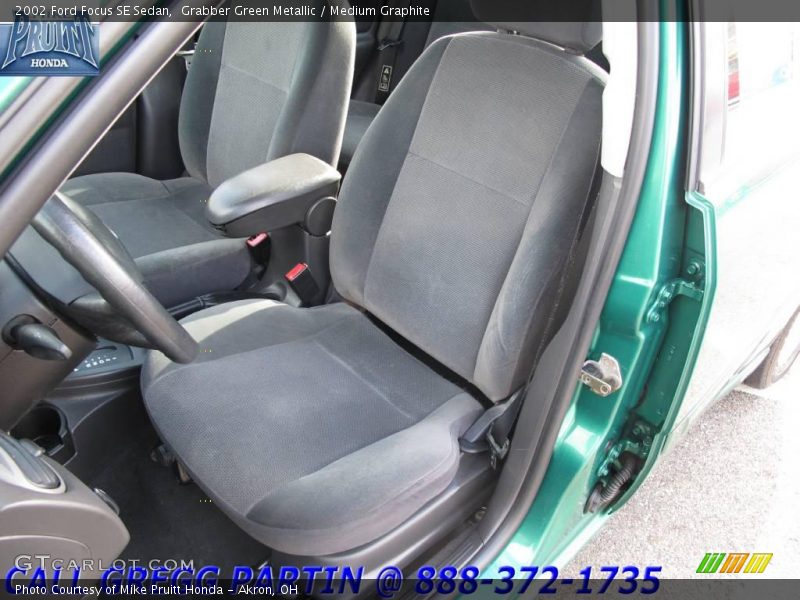 Grabber Green Metallic / Medium Graphite 2002 Ford Focus SE Sedan