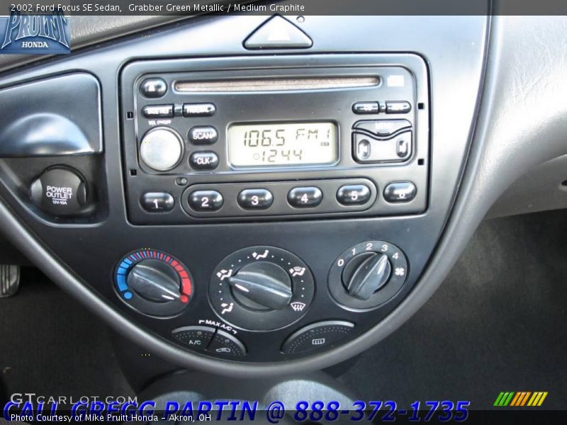 Grabber Green Metallic / Medium Graphite 2002 Ford Focus SE Sedan