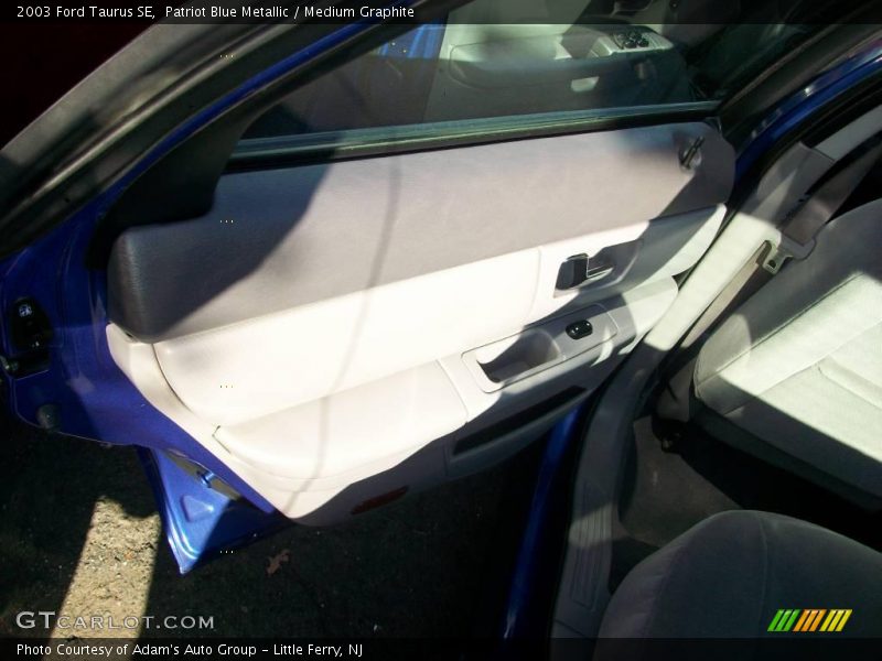 Patriot Blue Metallic / Medium Graphite 2003 Ford Taurus SE