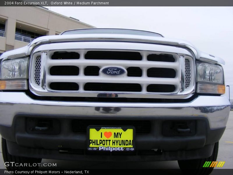 Oxford White / Medium Parchment 2004 Ford Excursion XLT