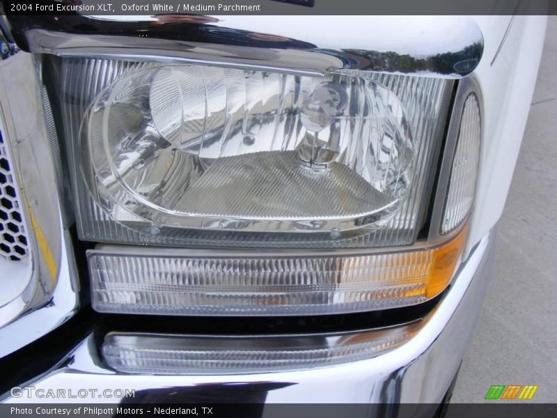 Oxford White / Medium Parchment 2004 Ford Excursion XLT