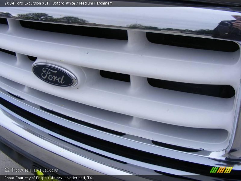 Oxford White / Medium Parchment 2004 Ford Excursion XLT