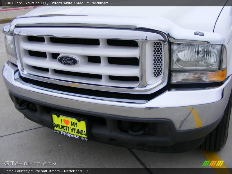 Oxford White / Medium Parchment 2004 Ford Excursion XLT