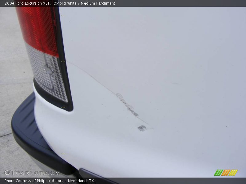 Oxford White / Medium Parchment 2004 Ford Excursion XLT