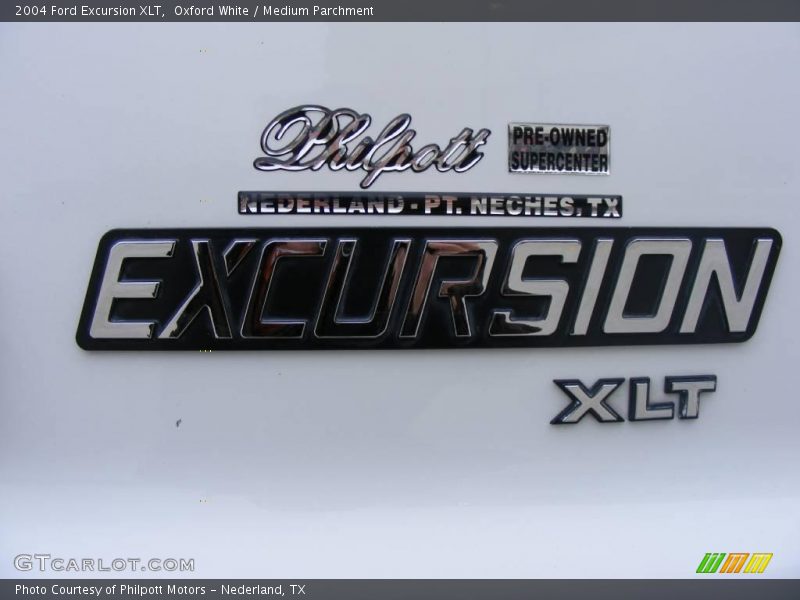 Oxford White / Medium Parchment 2004 Ford Excursion XLT
