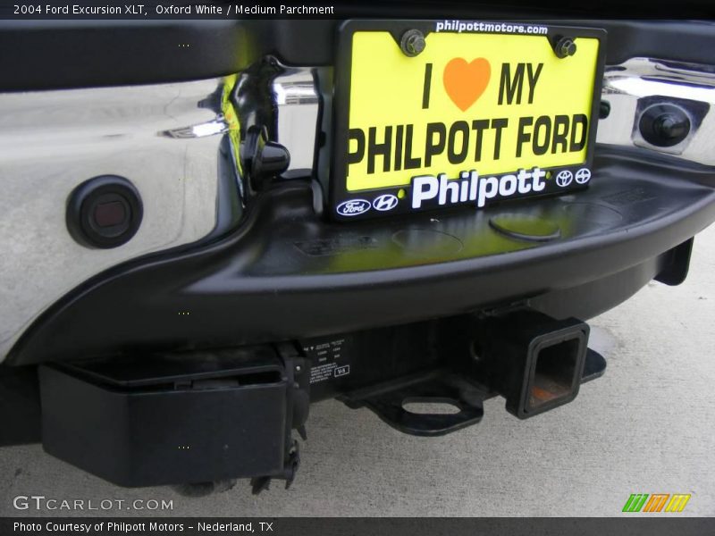 Oxford White / Medium Parchment 2004 Ford Excursion XLT