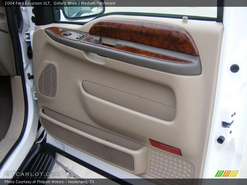 Oxford White / Medium Parchment 2004 Ford Excursion XLT