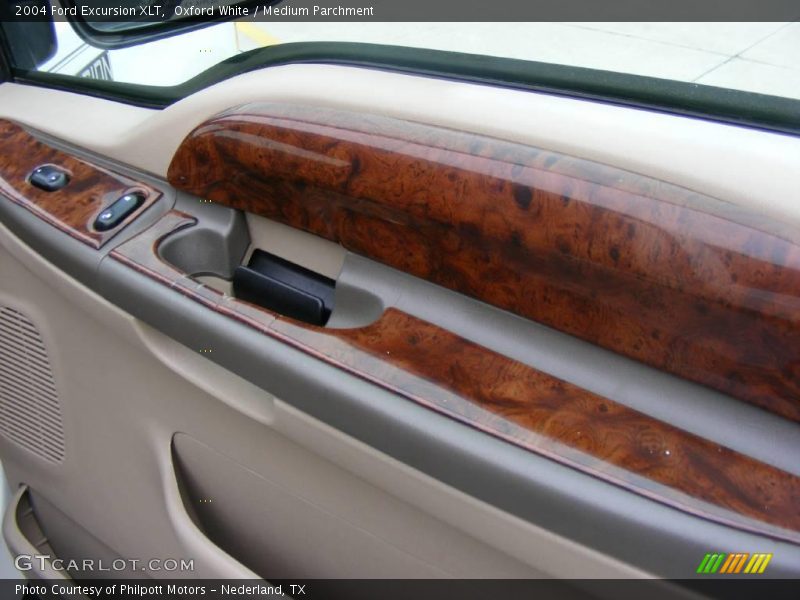 Oxford White / Medium Parchment 2004 Ford Excursion XLT