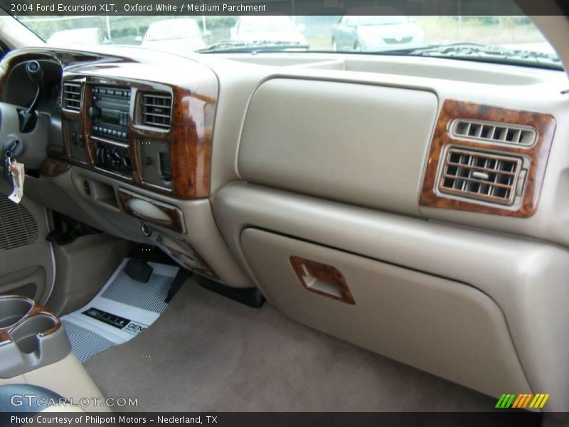 Oxford White / Medium Parchment 2004 Ford Excursion XLT