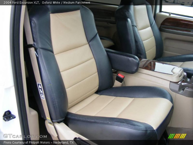Oxford White / Medium Parchment 2004 Ford Excursion XLT