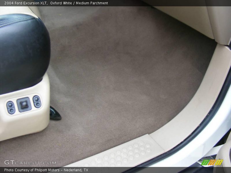 Oxford White / Medium Parchment 2004 Ford Excursion XLT