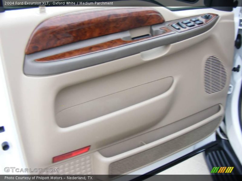 Oxford White / Medium Parchment 2004 Ford Excursion XLT