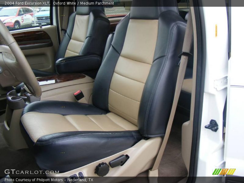 Oxford White / Medium Parchment 2004 Ford Excursion XLT