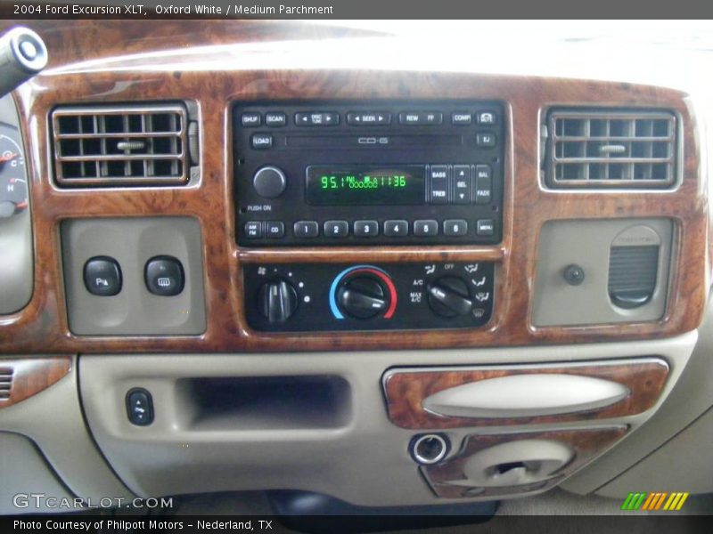 Oxford White / Medium Parchment 2004 Ford Excursion XLT