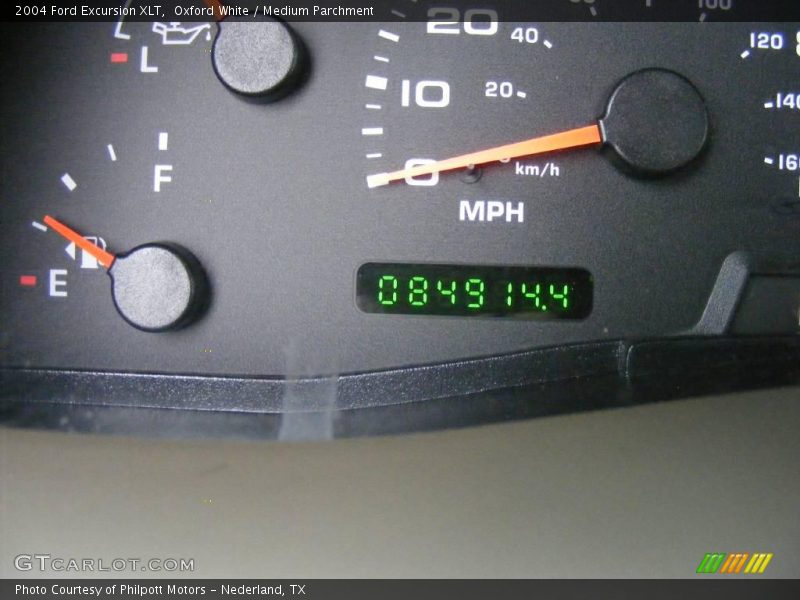 Oxford White / Medium Parchment 2004 Ford Excursion XLT