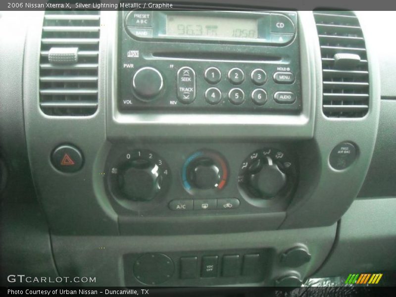 Silver Lightning Metallic / Graphite 2006 Nissan Xterra X