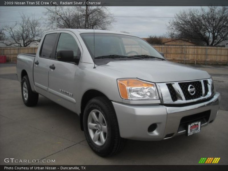Radiant Silver / Charcoal 2009 Nissan Titan SE Crew Cab