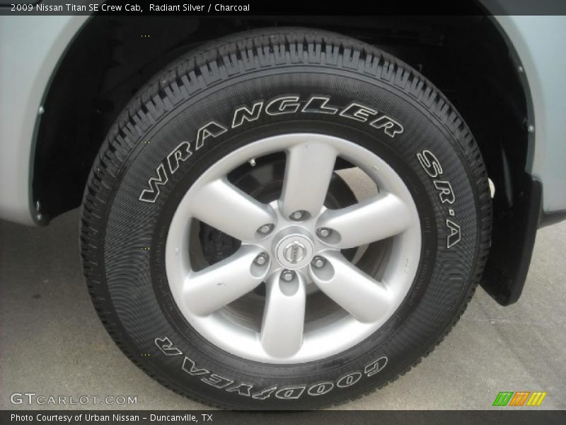 Radiant Silver / Charcoal 2009 Nissan Titan SE Crew Cab