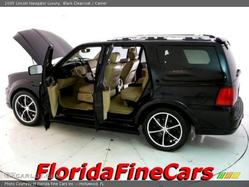 Black Clearcoat / Camel 2005 Lincoln Navigator Luxury