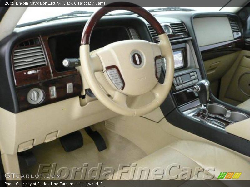 Black Clearcoat / Camel 2005 Lincoln Navigator Luxury