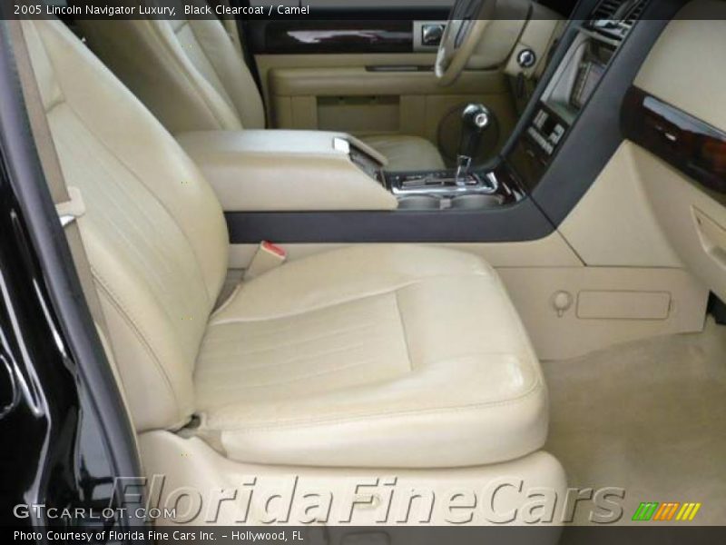 Black Clearcoat / Camel 2005 Lincoln Navigator Luxury