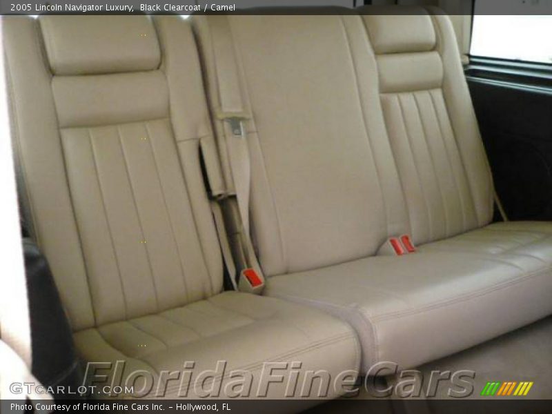 Black Clearcoat / Camel 2005 Lincoln Navigator Luxury