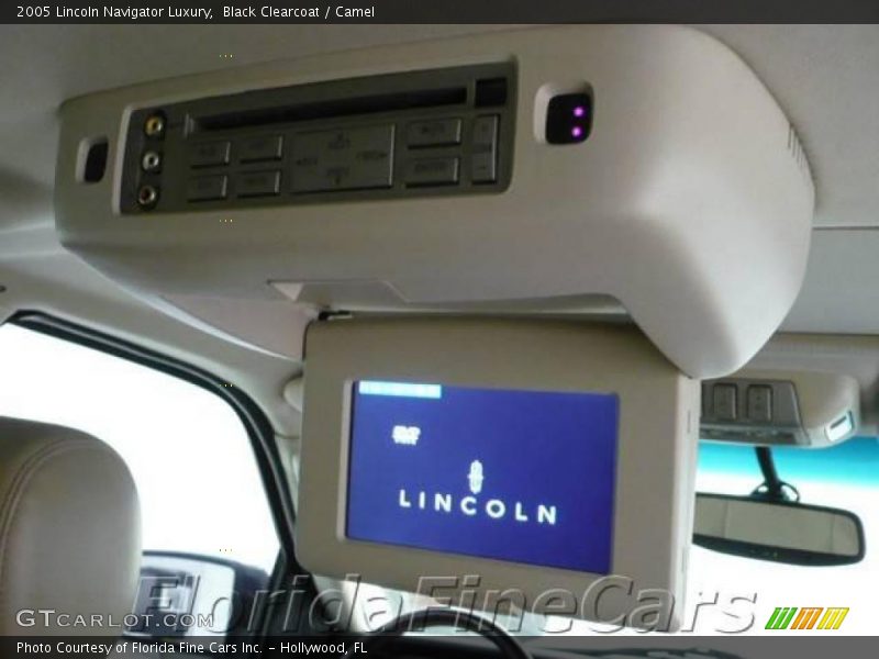 Black Clearcoat / Camel 2005 Lincoln Navigator Luxury