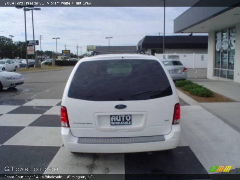 Vibrant White / Flint Grey 2004 Ford Freestar SE