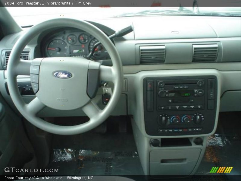Vibrant White / Flint Grey 2004 Ford Freestar SE