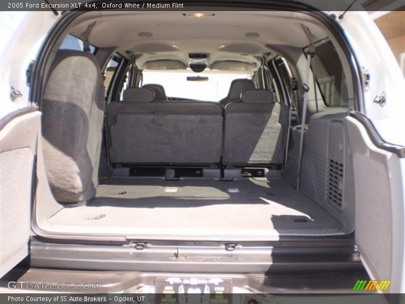 Oxford White / Medium Flint 2005 Ford Excursion XLT 4x4