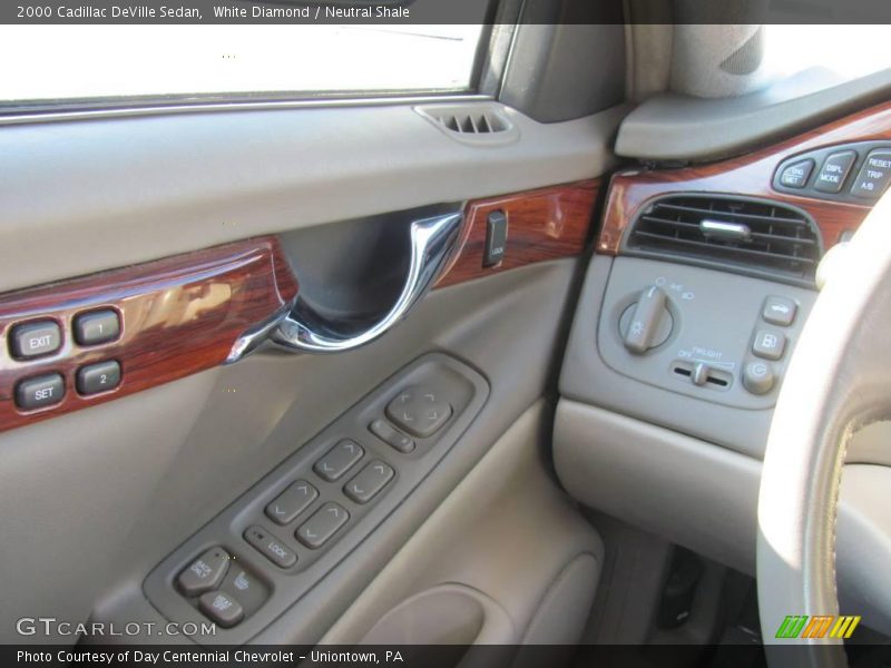 White Diamond / Neutral Shale 2000 Cadillac DeVille Sedan