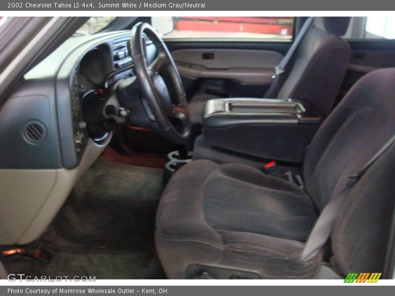 Summit White / Medium Gray/Neutral 2002 Chevrolet Tahoe LS 4x4