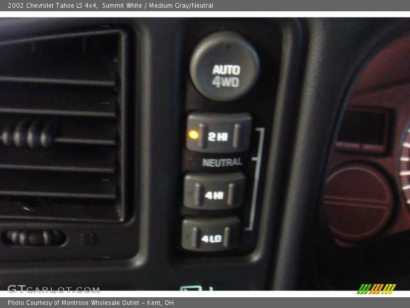 Summit White / Medium Gray/Neutral 2002 Chevrolet Tahoe LS 4x4