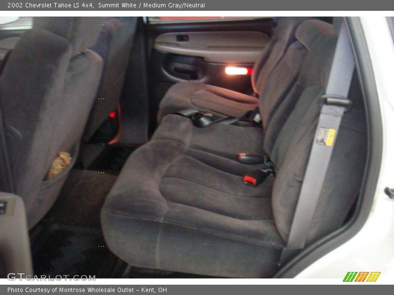 Summit White / Medium Gray/Neutral 2002 Chevrolet Tahoe LS 4x4