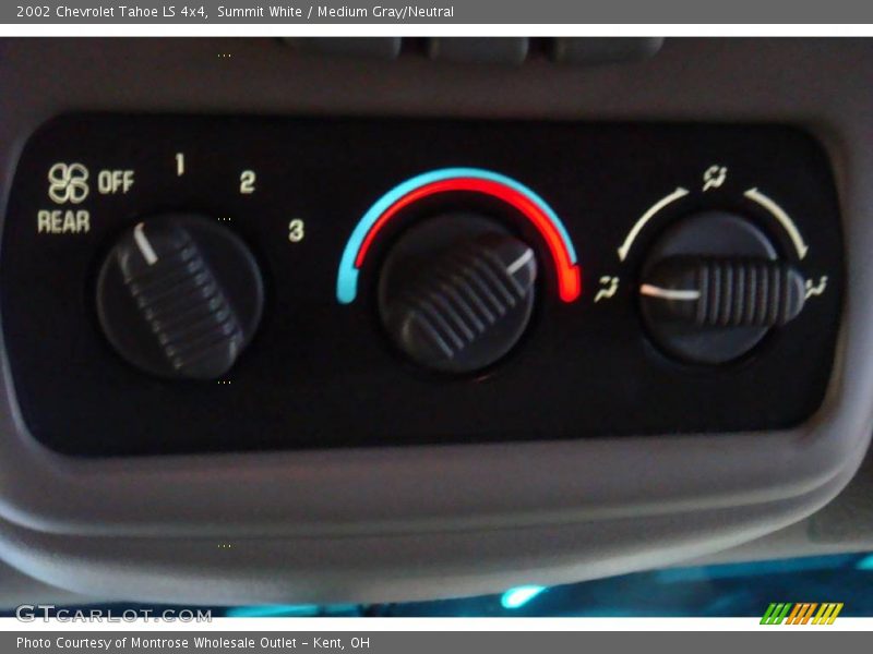 Summit White / Medium Gray/Neutral 2002 Chevrolet Tahoe LS 4x4