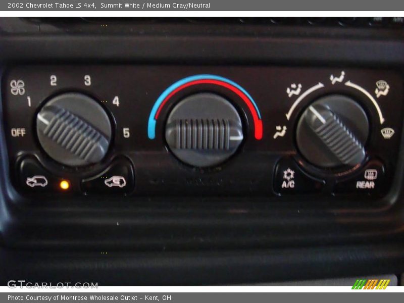 Summit White / Medium Gray/Neutral 2002 Chevrolet Tahoe LS 4x4