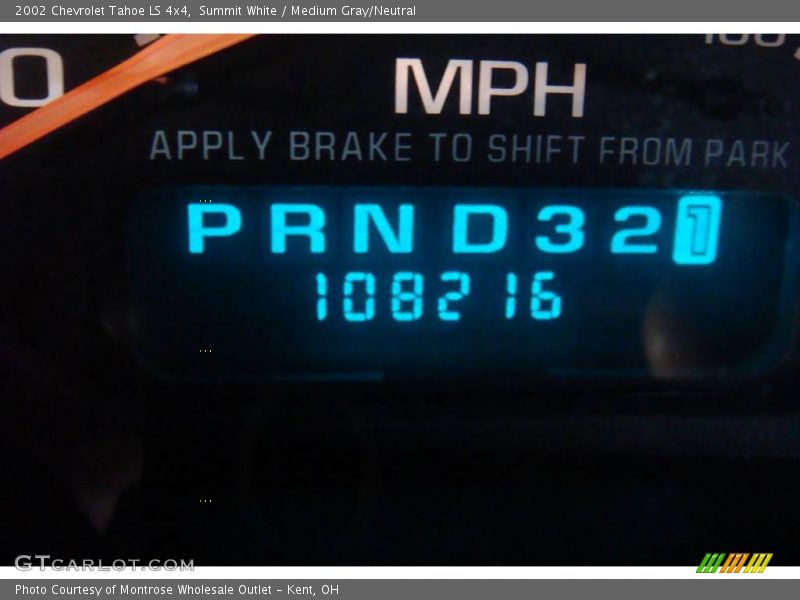 Summit White / Medium Gray/Neutral 2002 Chevrolet Tahoe LS 4x4