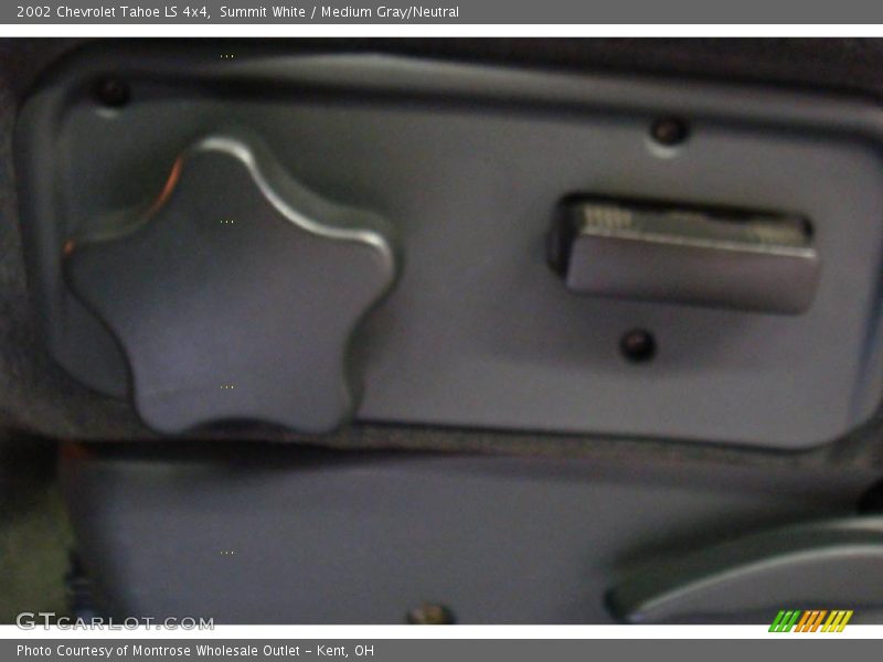 Summit White / Medium Gray/Neutral 2002 Chevrolet Tahoe LS 4x4