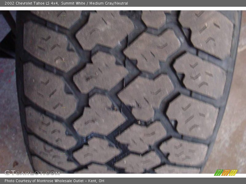 Summit White / Medium Gray/Neutral 2002 Chevrolet Tahoe LS 4x4
