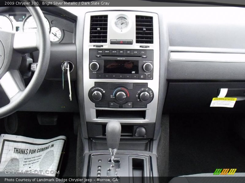 Bright Silver Metallic / Dark Slate Gray 2009 Chrysler 300