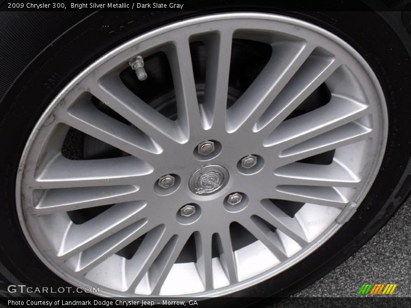 Bright Silver Metallic / Dark Slate Gray 2009 Chrysler 300