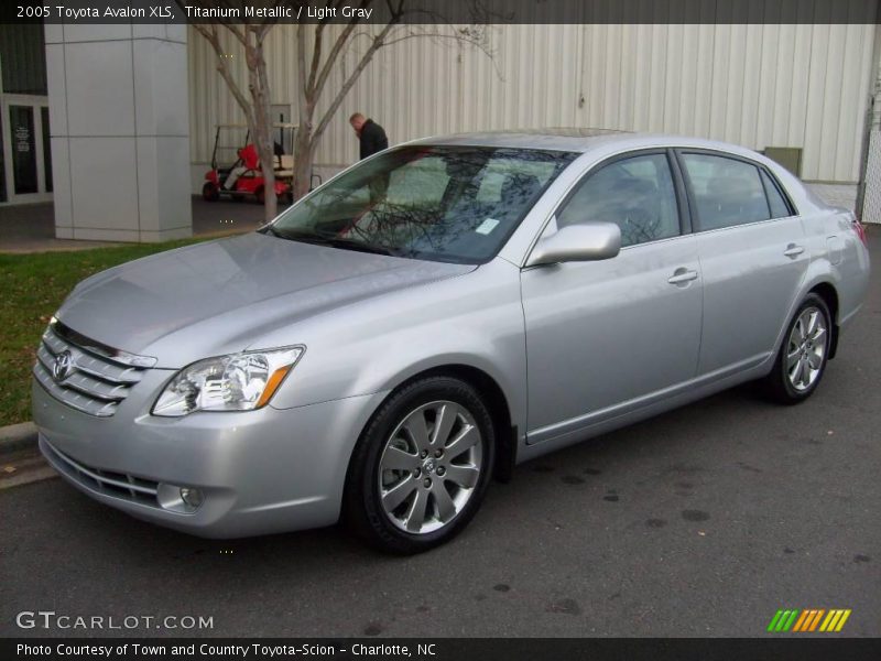 Titanium Metallic / Light Gray 2005 Toyota Avalon XLS
