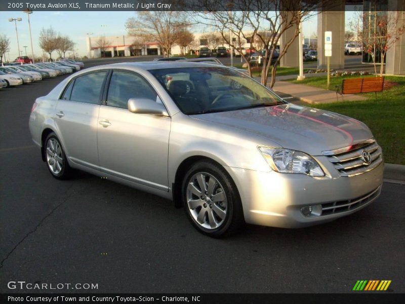 Titanium Metallic / Light Gray 2005 Toyota Avalon XLS