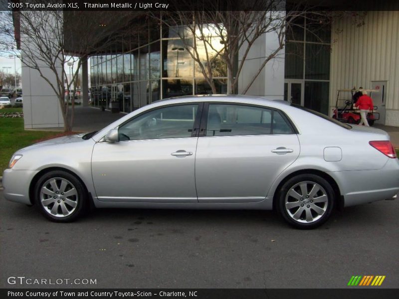 Titanium Metallic / Light Gray 2005 Toyota Avalon XLS