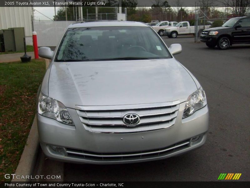 Titanium Metallic / Light Gray 2005 Toyota Avalon XLS