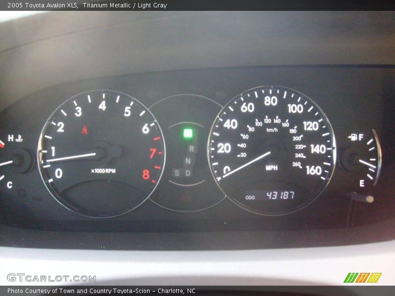 Titanium Metallic / Light Gray 2005 Toyota Avalon XLS