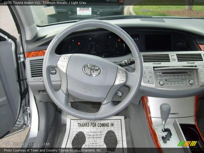 Titanium Metallic / Light Gray 2005 Toyota Avalon XLS